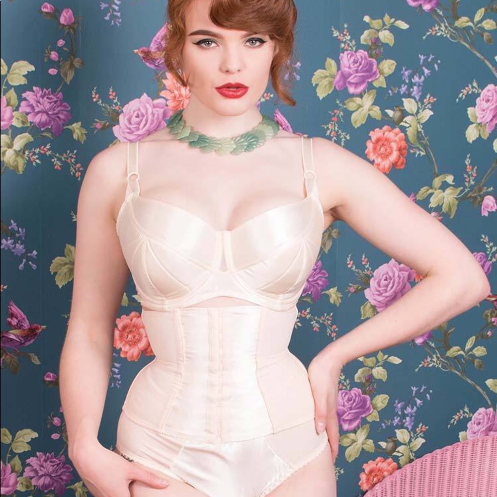 What Katie Did Waspie Glamour Nouveau